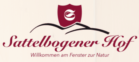 tl_files/laienbuehne/upload/sonstige/Logo_SattelbogenerHof2.gif